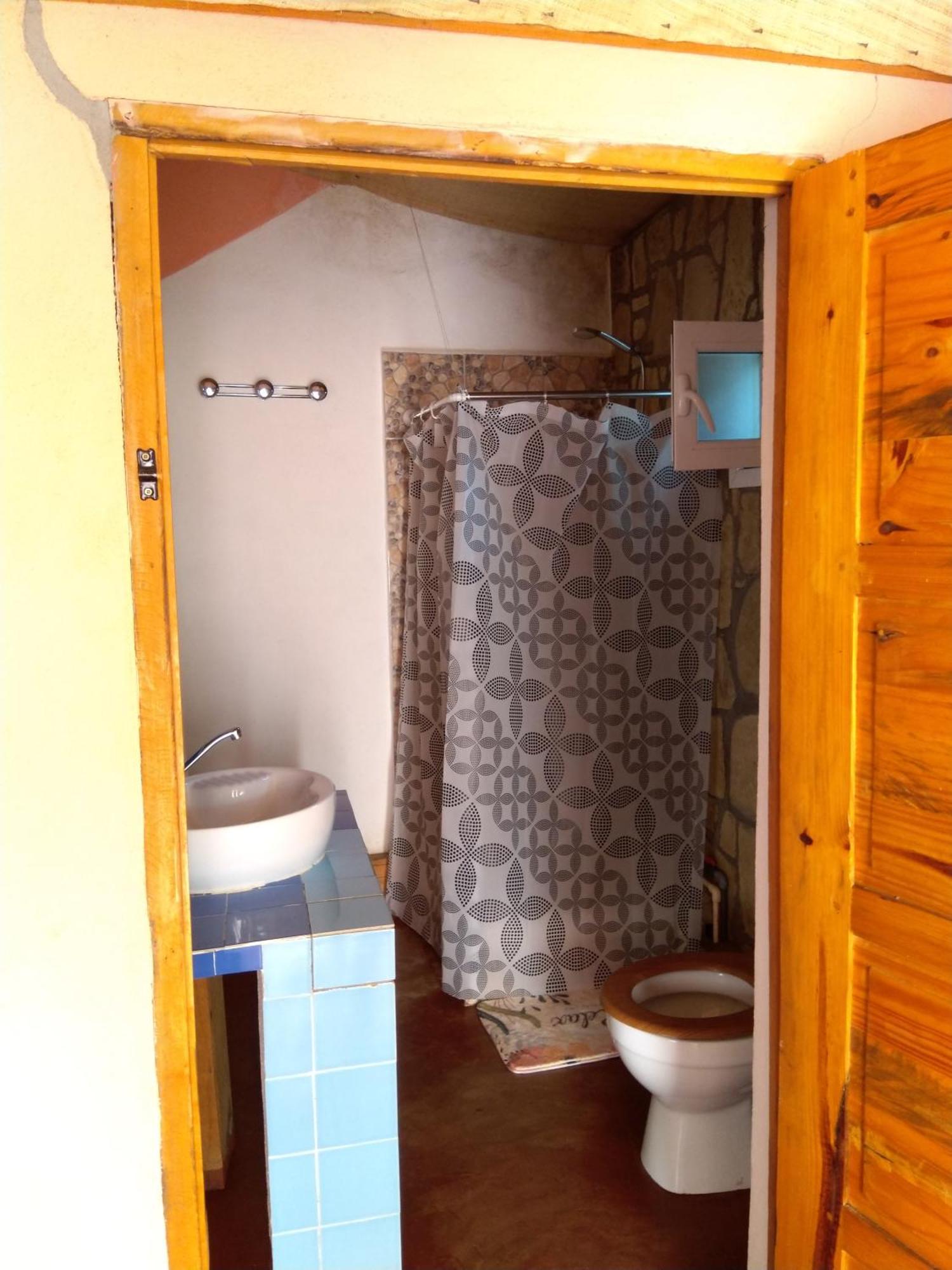 Chambre D'Hote Ristorante Pizzeria Liberta Ranohira Exterior foto